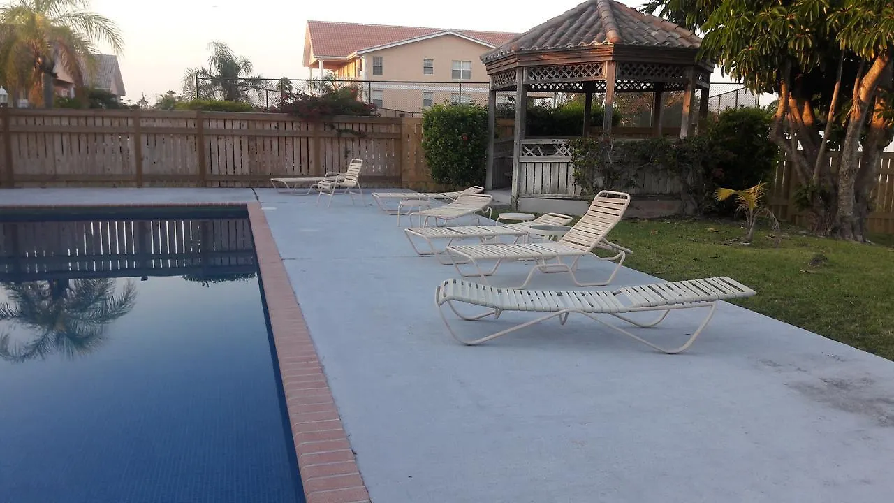 Casa de Férias Water Edge Condo With Boat Slip Freeport Bahamas